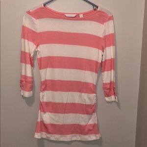 Three quarter sleeve shirt, scrunched on the side